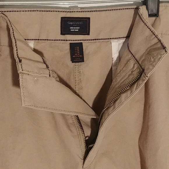 Gap Men's Khaki Shorts - Picture 2 of 5